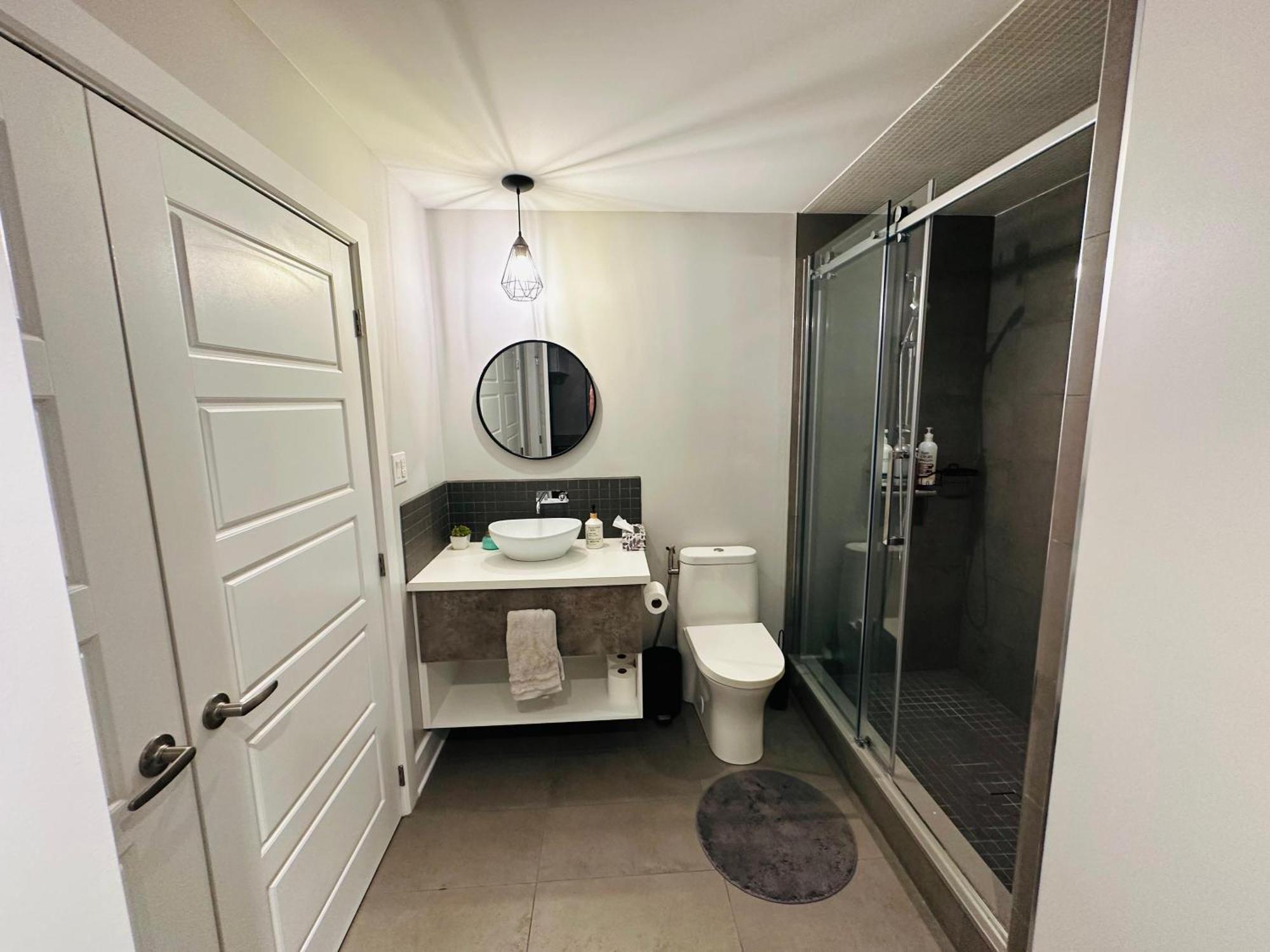 Urban Retreat - 2 Bedroom, 3 Beds, 6 Guests, Free Parking Лонгуил Екстериор снимка